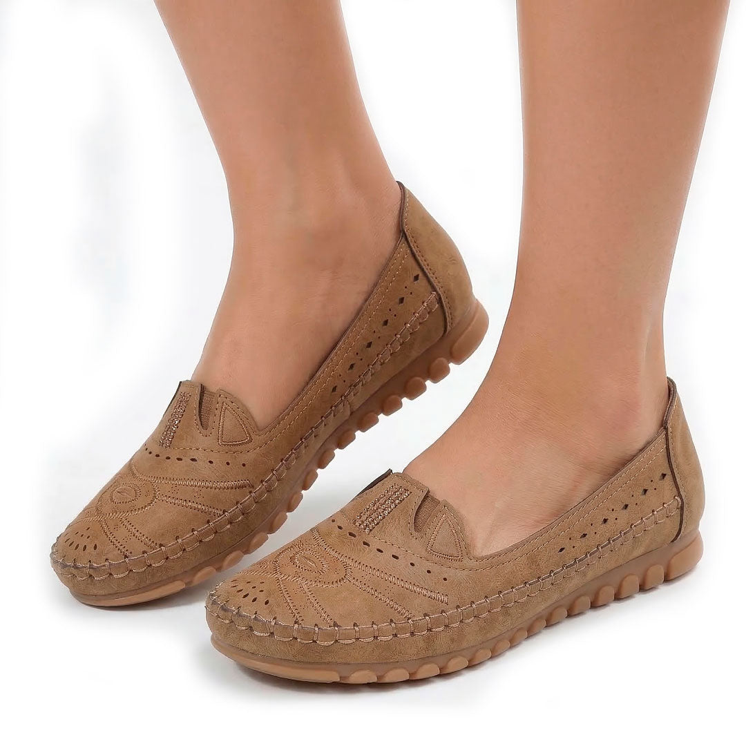Women's Faux-Suede Laser-Cut Black Loafers Corvine