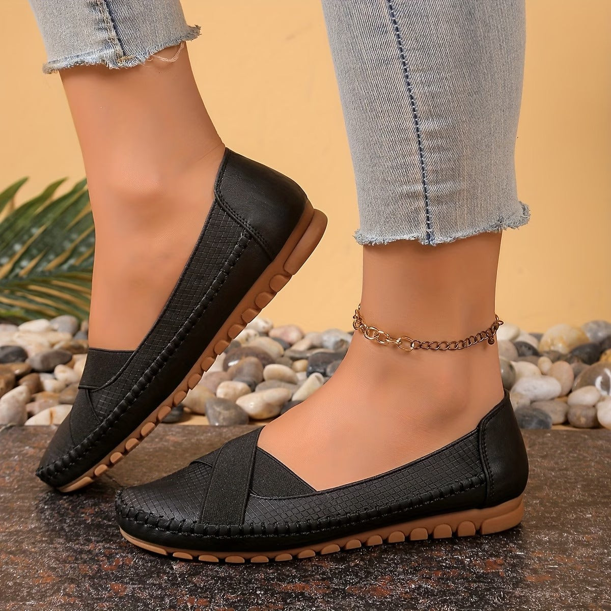 Women's Textured Cross-Strap Ballet Flats Corvine