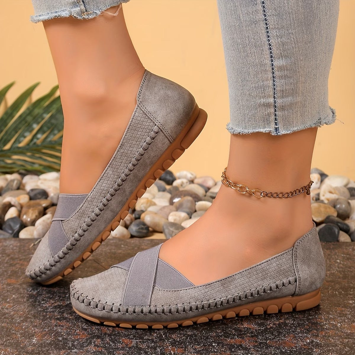 Women's Textured Cross-Strap Ballet Flats Corvine