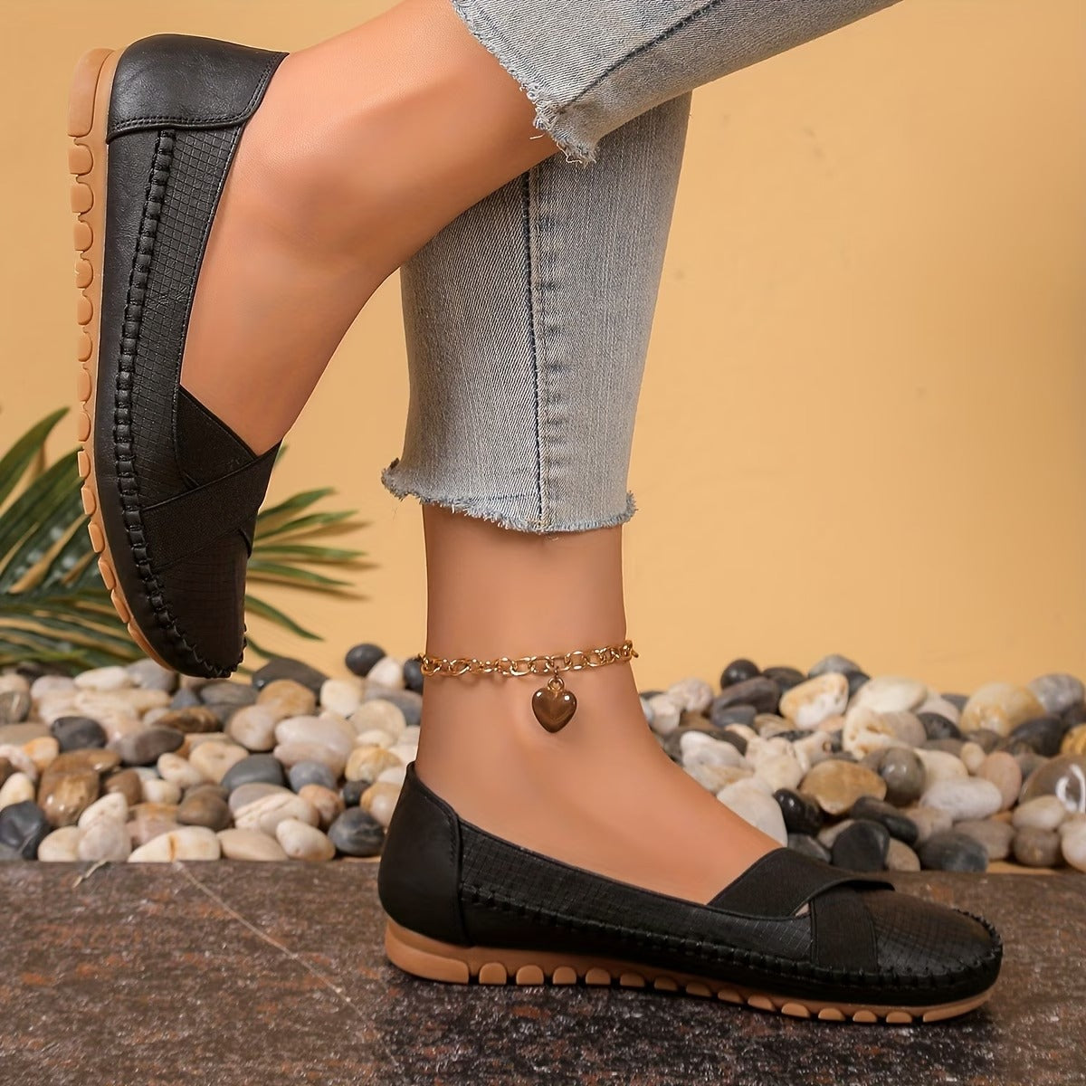 Women's Textured Cross-Strap Ballet Flats Corvine