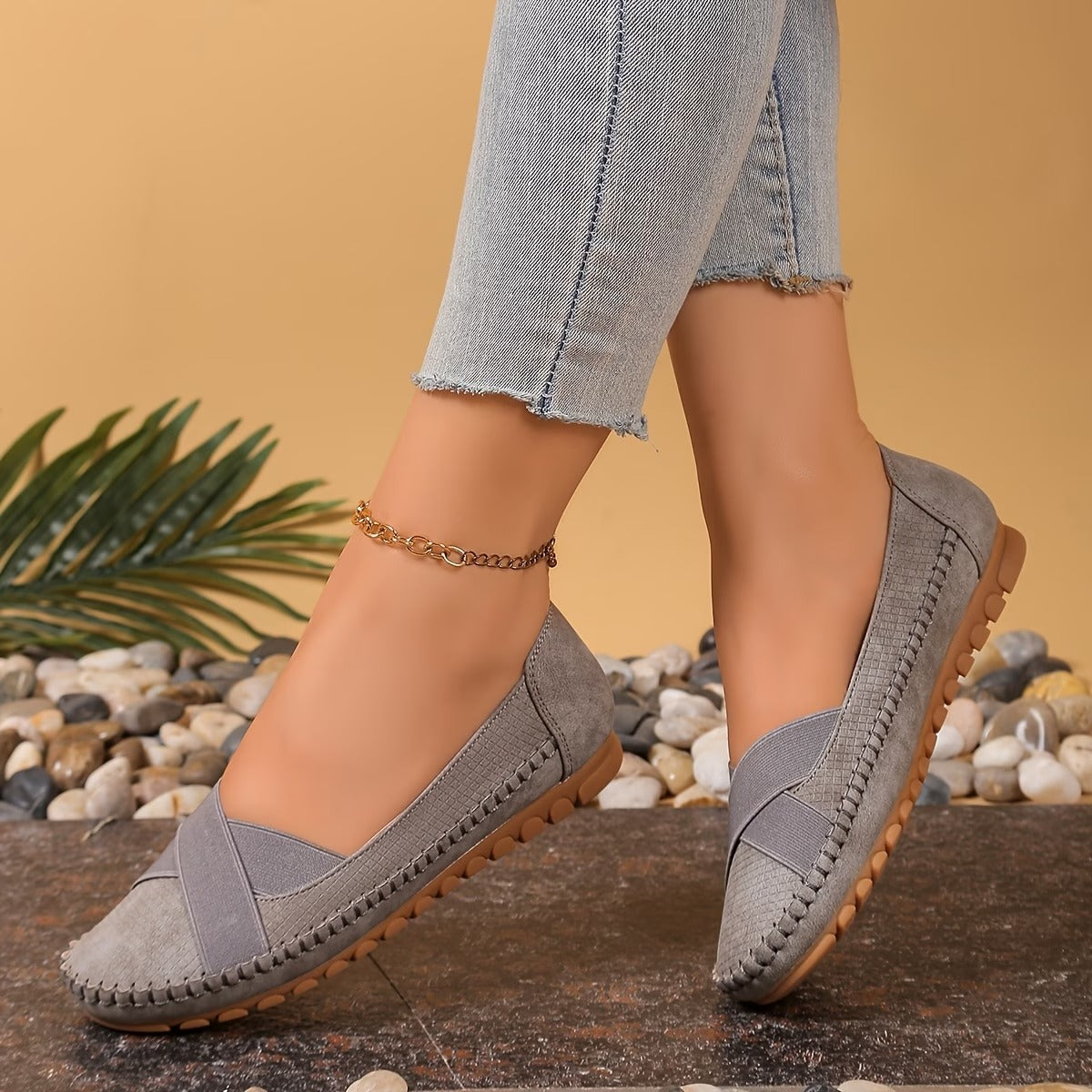 Women's Textured Cross-Strap Ballet Flats Corvine