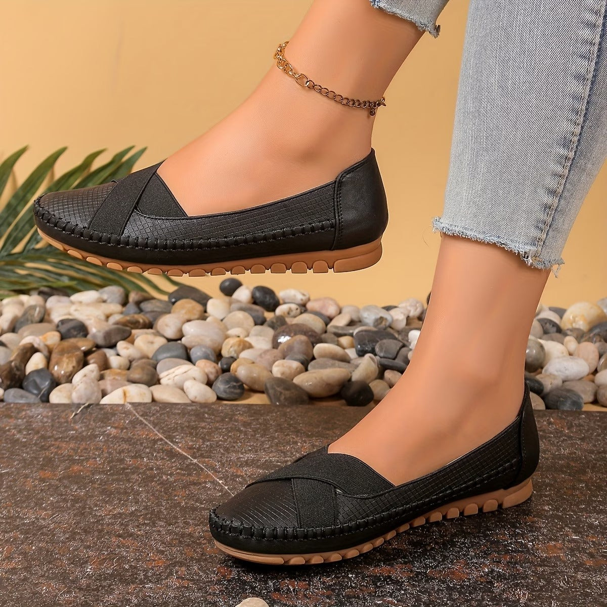 Women's Textured Cross-Strap Ballet Flats Corvine
